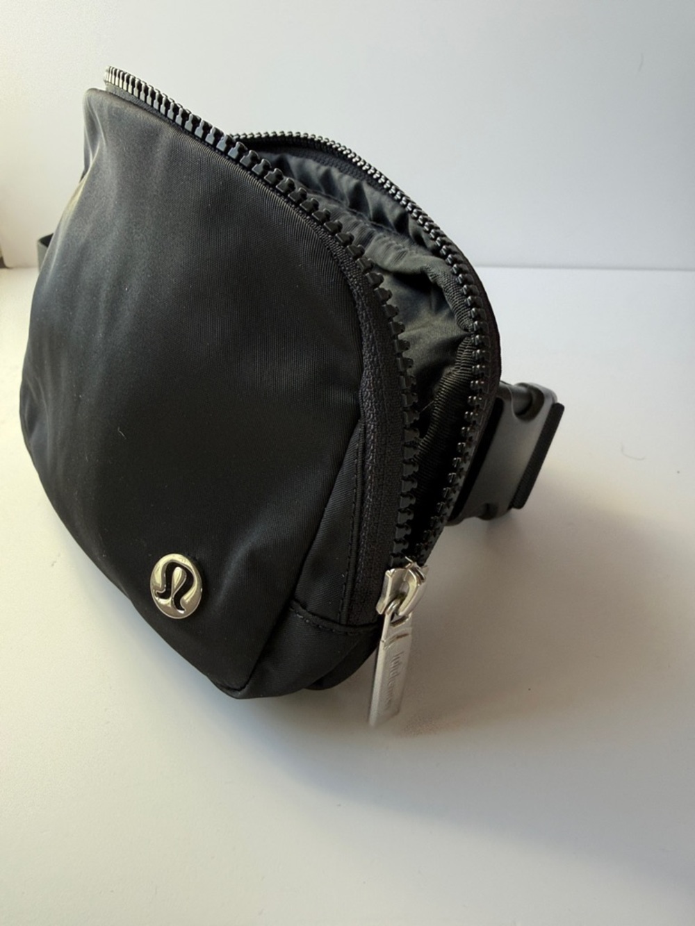 lululemon athletica Black Minimalist Belt Bag - Picture 2 of 5